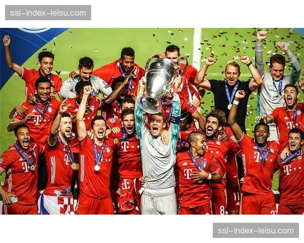 现场：拜仁半场0-1落后，纳格尔斯曼用格雷茨卡换下基米希变阵三后卫。