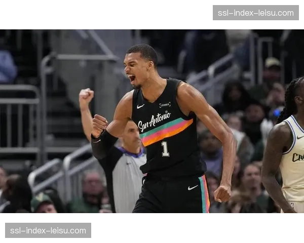 文班亚马季后赛首秀35分5三分，马刺新星被高呼MVP